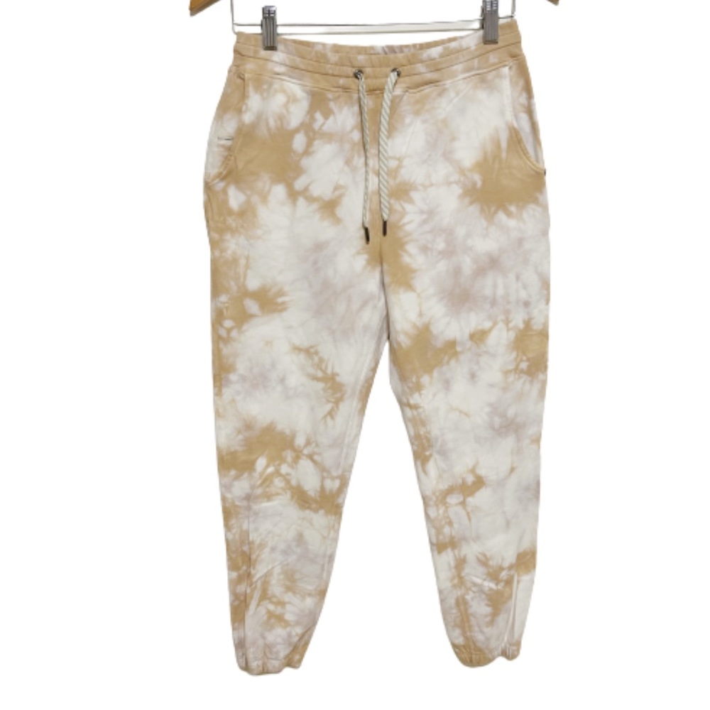 Vuori Tie-Dye Joggers Sweats in Tan and White